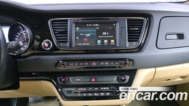 2015 Kia Canival 9-seater Hi-Limousine, photograph 1