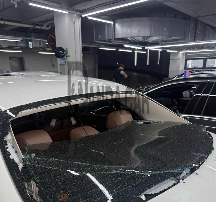 2019 Mercedes-Benz E300 4Matic, photograph 2