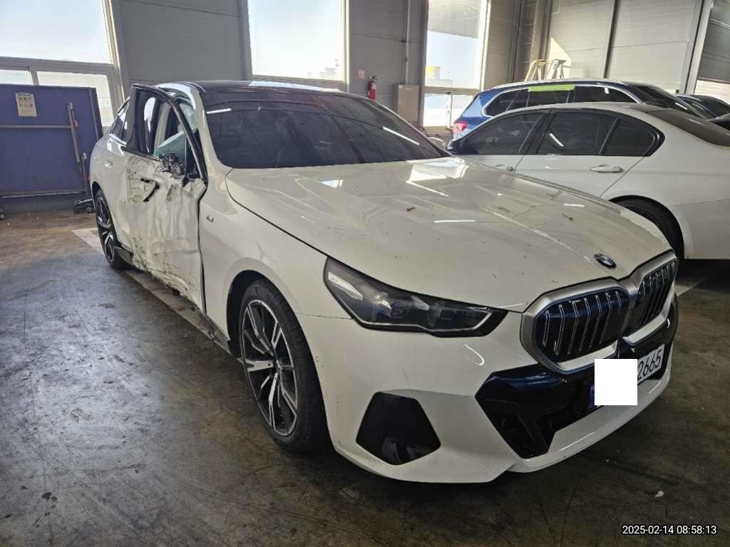2024 BMW 530i xDrive, photograph 1