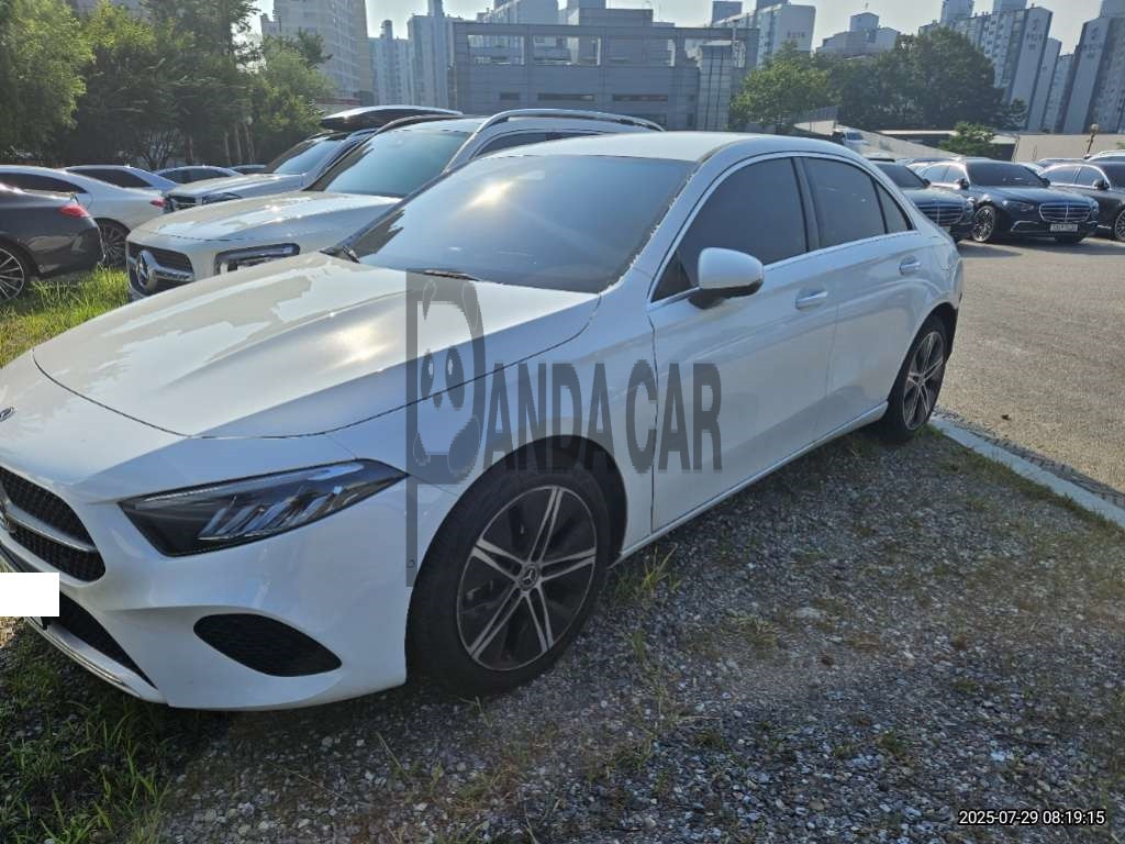 2024 Mercedes-Benz A 220 Sedan, photograph 3