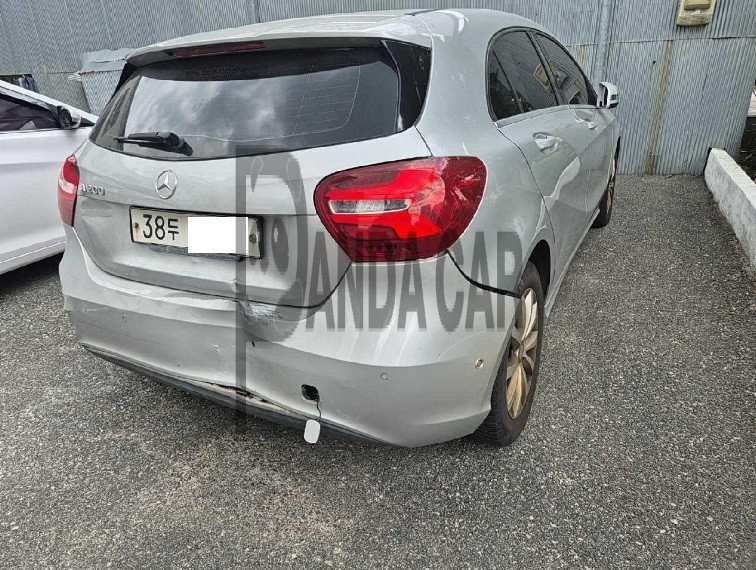 2017 Mercedes-Benz A200, photograph 3