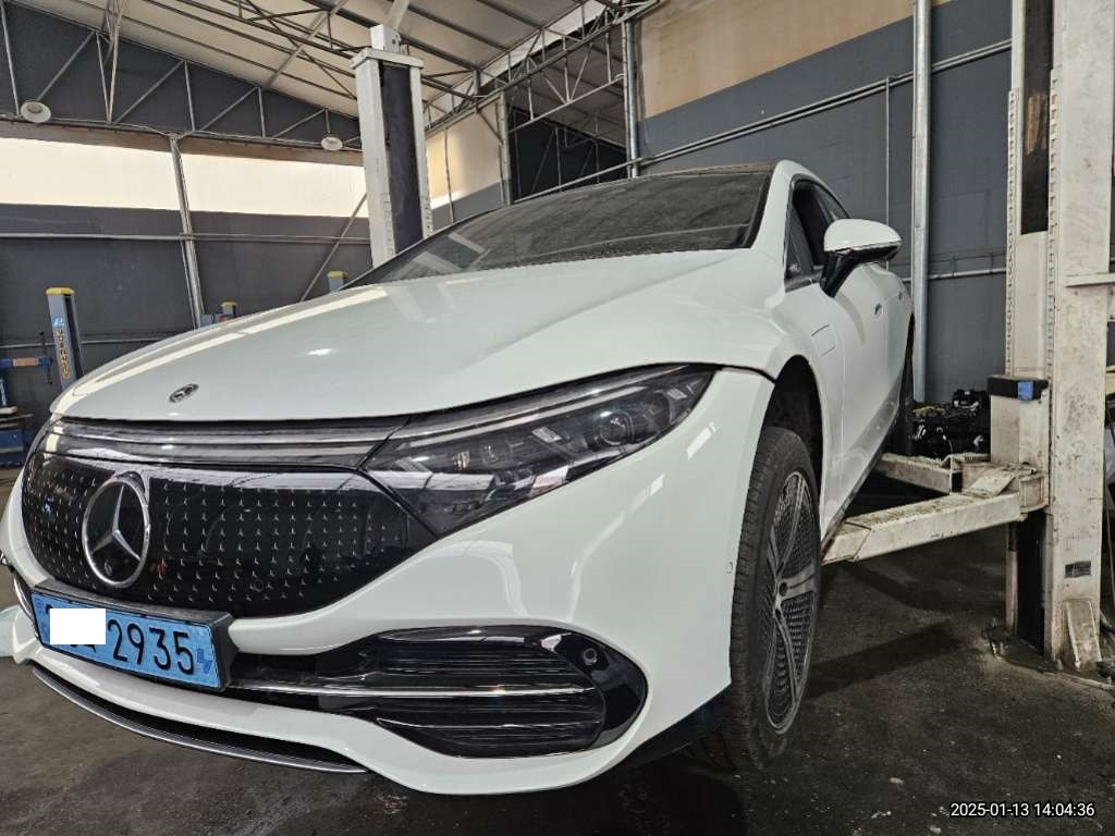 2022 Mercedes-Benz EQS350, photograph 3