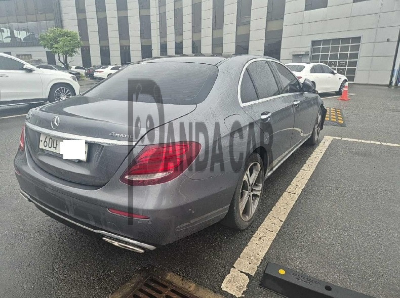 2018 Mercedes-Benz E300 4Matic, photograph 4