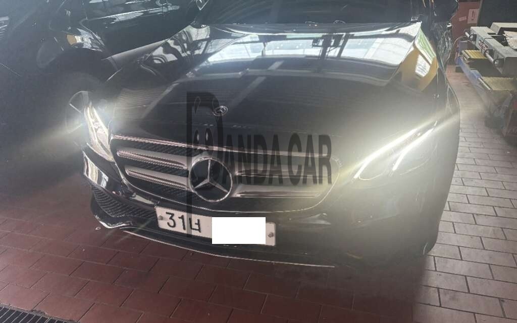 2019 Mercedes-Benz E300, photograph 1