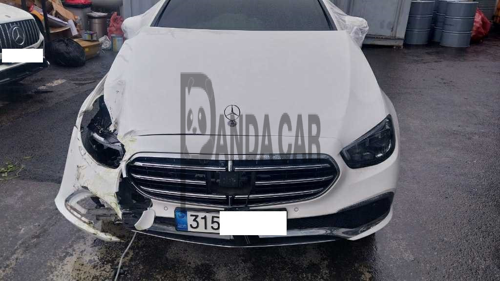 2022 Mercedes-Benz E300 e 4MATIC, photograph 1