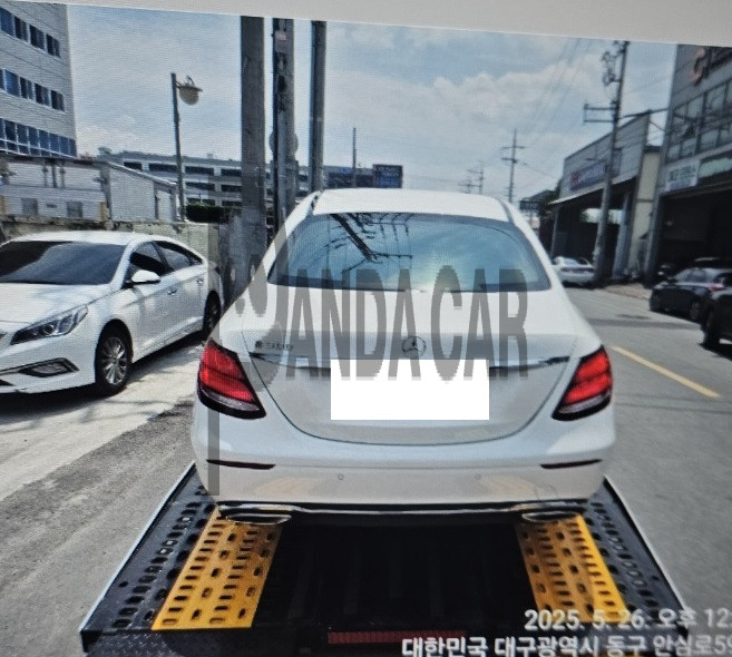 2020 Mercedes-Benz E 300, photograph 5