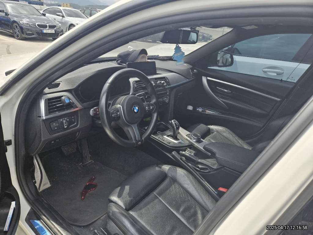2018 BMW 330i, photograph 4
