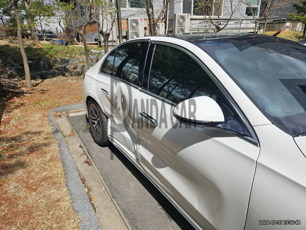 2026 Mercedes-Benz E 200, photograph 3