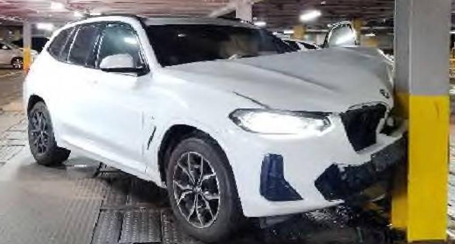 2022 BMW X3 xDrive20i, photograph 2