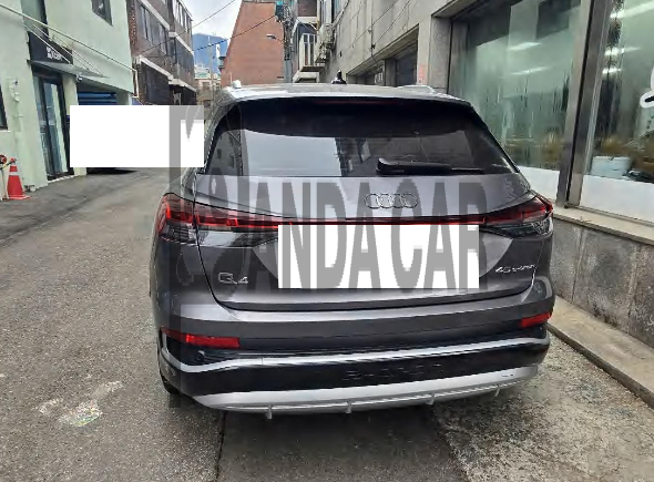 2025 Audi Q4 45 e-tron, photograph 1