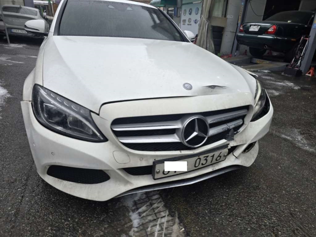 2017 Mercedes-Benz C220 d, photograph 3