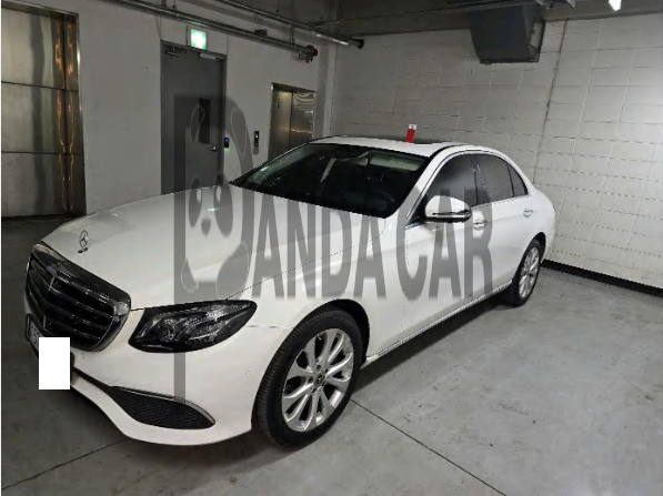 2020 Mercedes-Benz E 300 4MATIC, photograph 1
