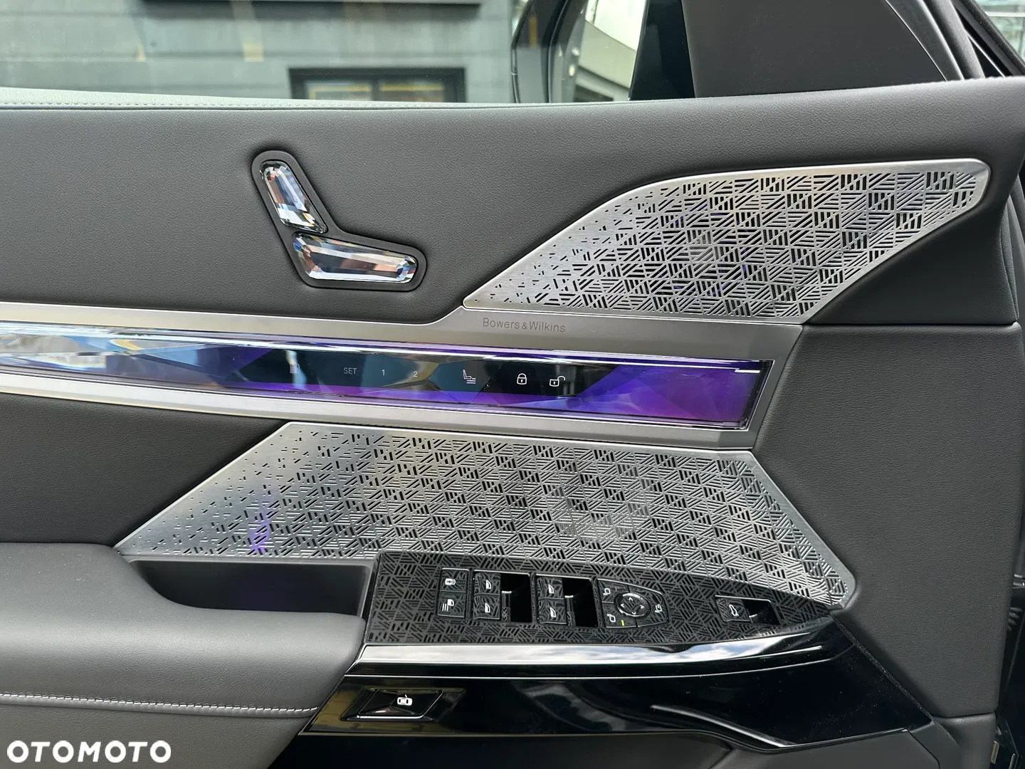 2026 BMW Seria 7 M760e PHEV xDrive Individual Edition sport, photograph 11