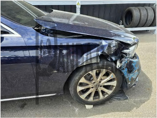 2020 Mercedes-Benz E 300 4MATIC, photograph 3