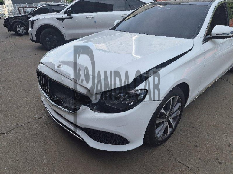 2019 Mercedes-Benz E300 4Matic, photograph 3