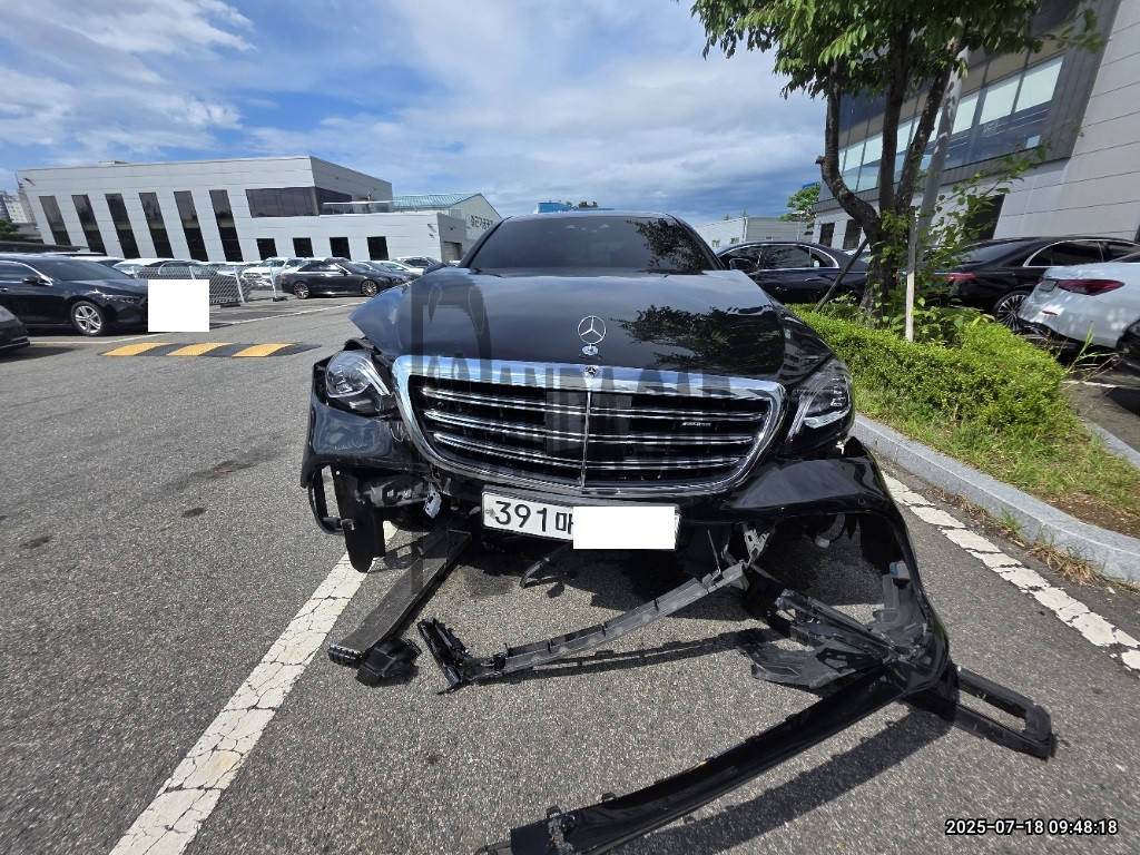2019 Mercedes-AMG S63 4Matic + L, photograph 5