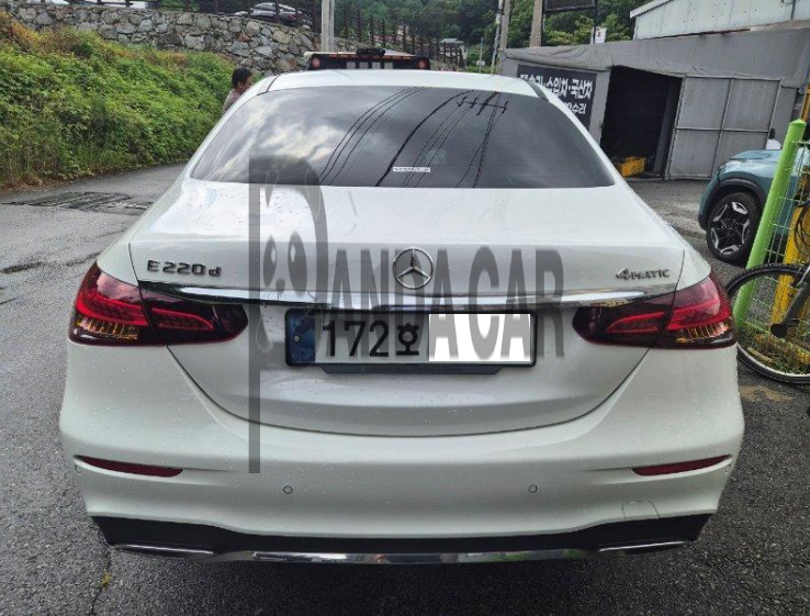 2022 Mercedes-Benz E220 d 4MATIC, photograph 1
