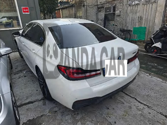 2023 BMW 520i, photograph 1