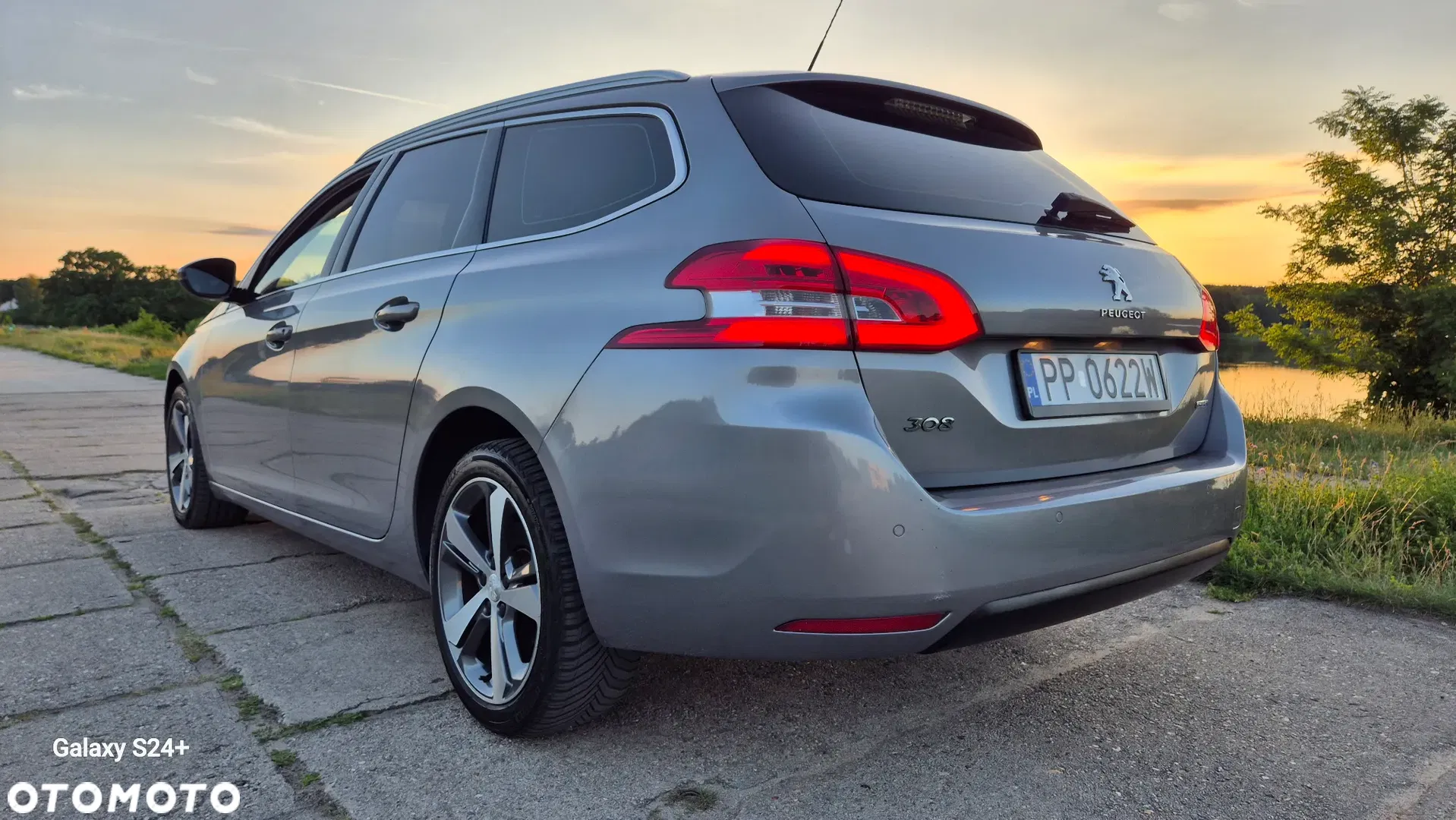 2016 Peugeot 308 BlueHDi 150 Stop & Start Allure, photograph 4