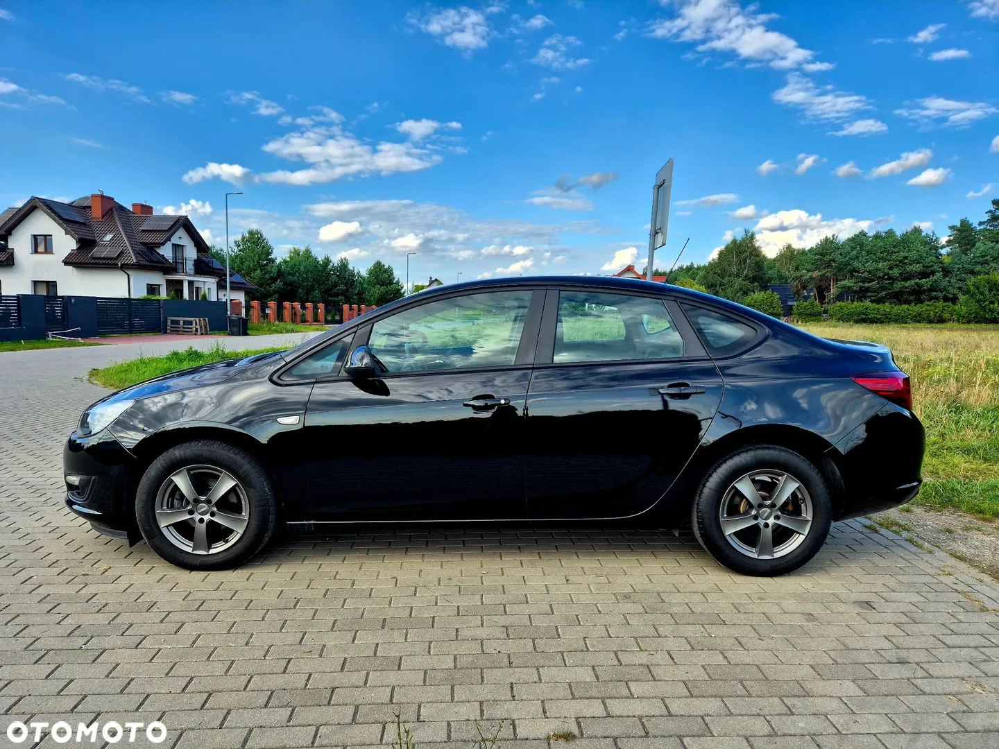2018 Opel Astra 1.4 T Active EU6, photograph 2