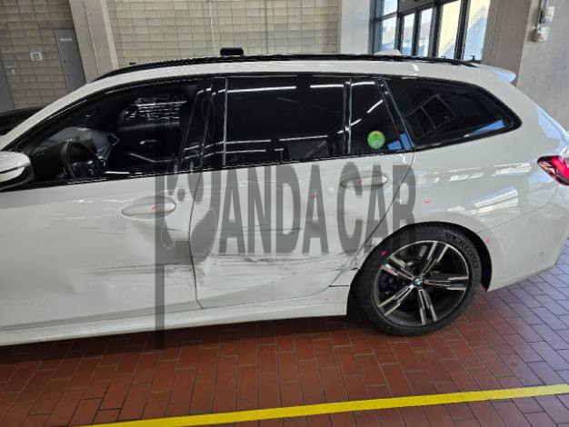 2024 BMW 320i Touring, photograph 4