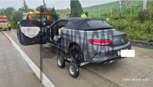 2017 Mercedes-Benz C200 Cabriolet, photograph 2