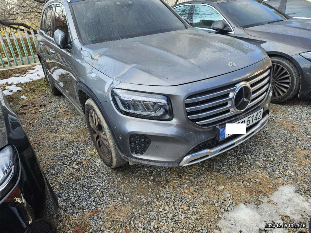 2024 Mercedes-Benz GLB200 d, photograph 5