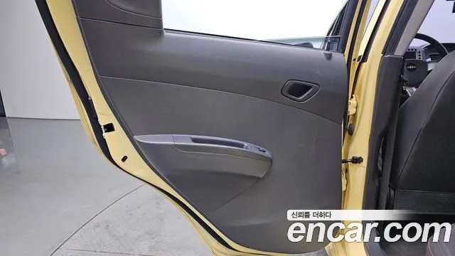 2013 ChevroletGMDaewoo Spark LT, photograph 12