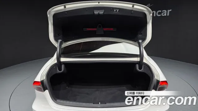 Hyundai Grandeur 2.5 — photo 1 of 20