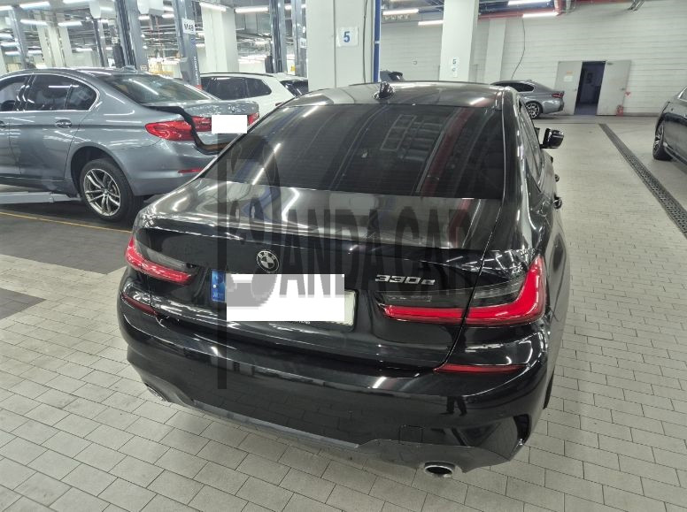 2021 BMW 330e, photograph 4