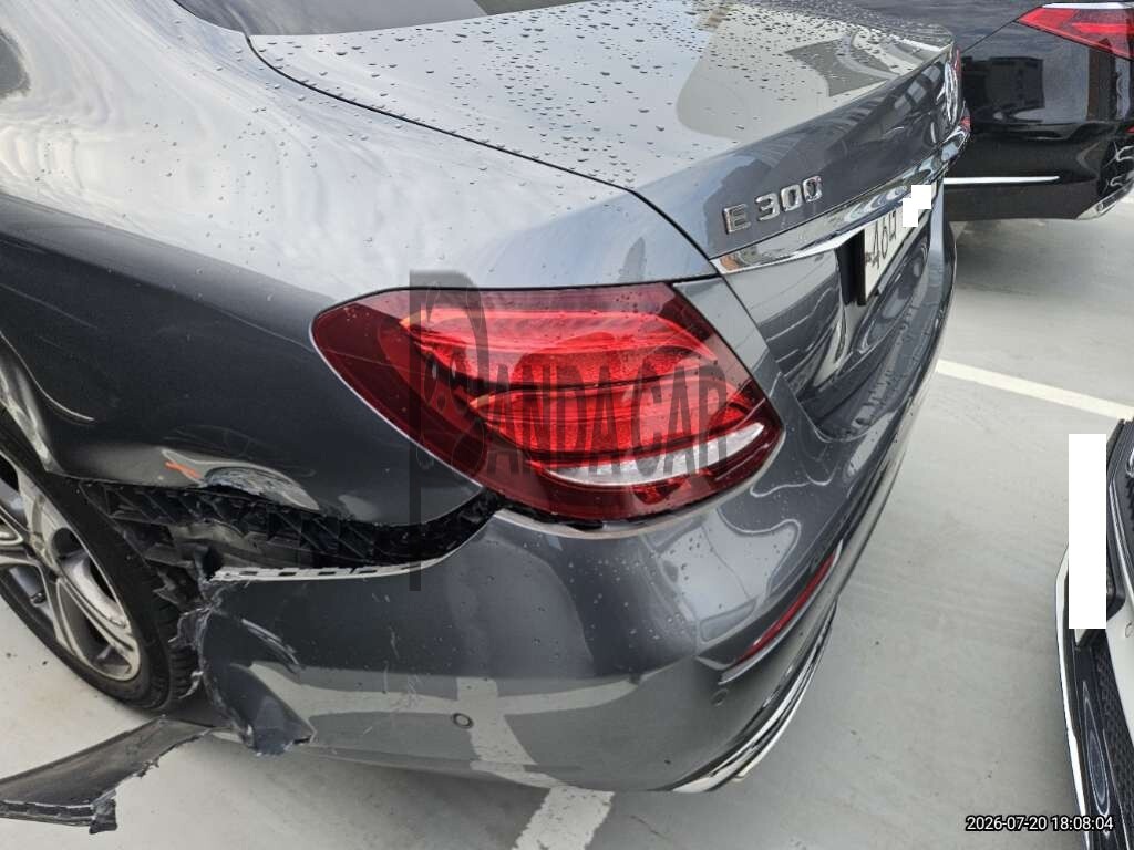 2018 Mercedes-Benz E300 4Matic, photograph 3