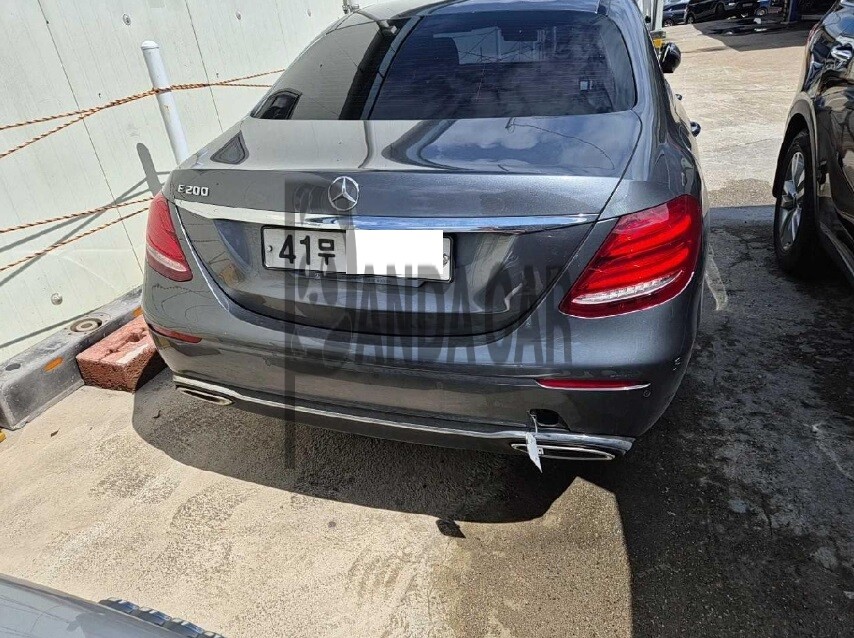 2017 Mercedes-Benz E200, photograph 2