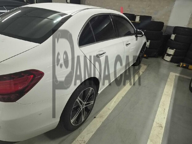 2025 Mercedes-Benz A 220 Sedan, photograph 3