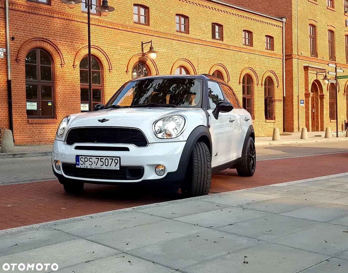 2011 MINI Countryman, photograph 4