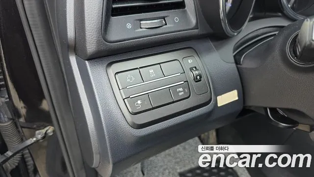 2017 KG_Mobility_Ssangyong TIBOLI Diesel RX 2WD, photograph 2