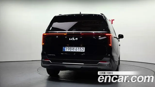 Kia Canival Gasoline 9-Seater Signature — photo 1 of 20