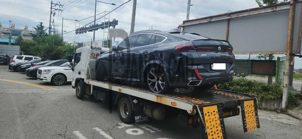 2022 BMW X6 xDrive40i, photograph 2