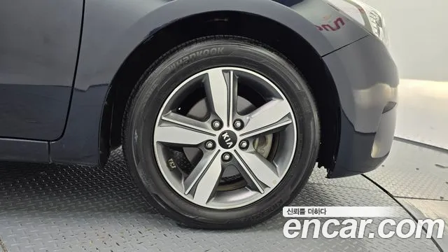 Kia K3 Trendy — photo 1 of 30