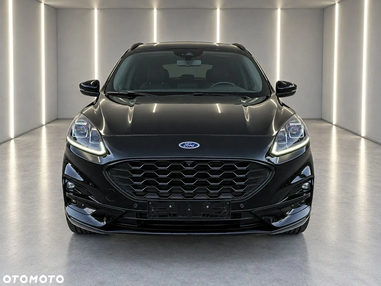 2022 Ford Kuga, photograph 2