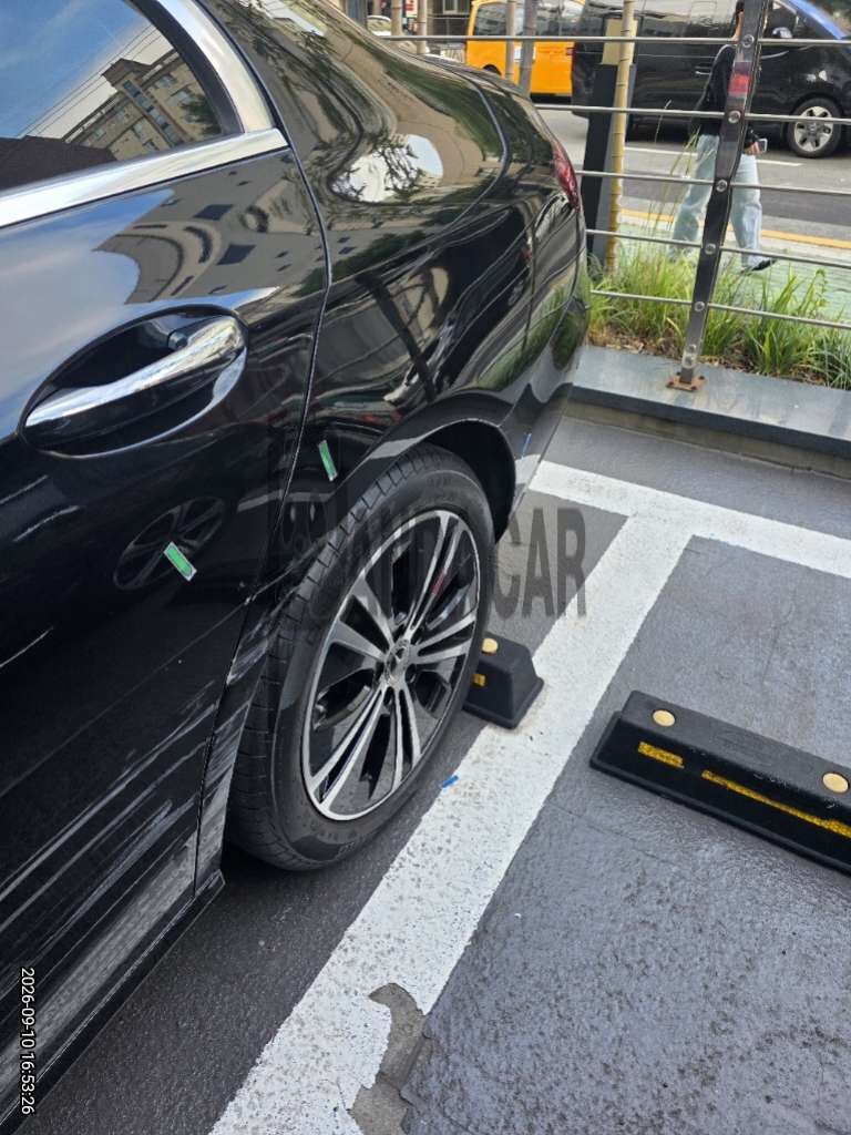2021 Mercedes-Benz E250, photograph 4