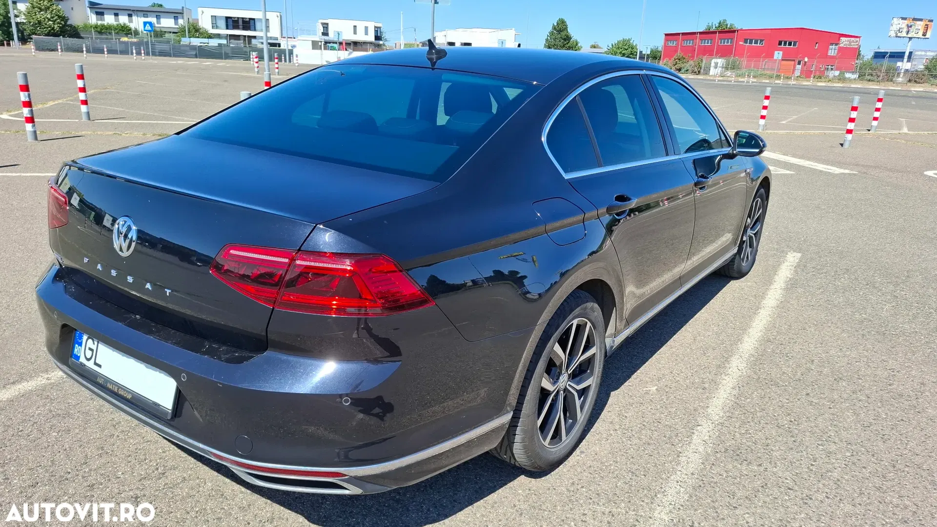 2020 Volkswagen Passat, photograph 2