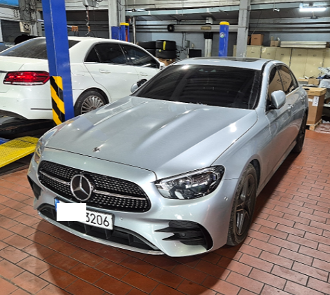2023 Mercedes-Benz E250, photograph 2