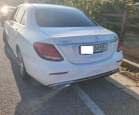 2017 Mercedes-Benz E220 d, photograph 1