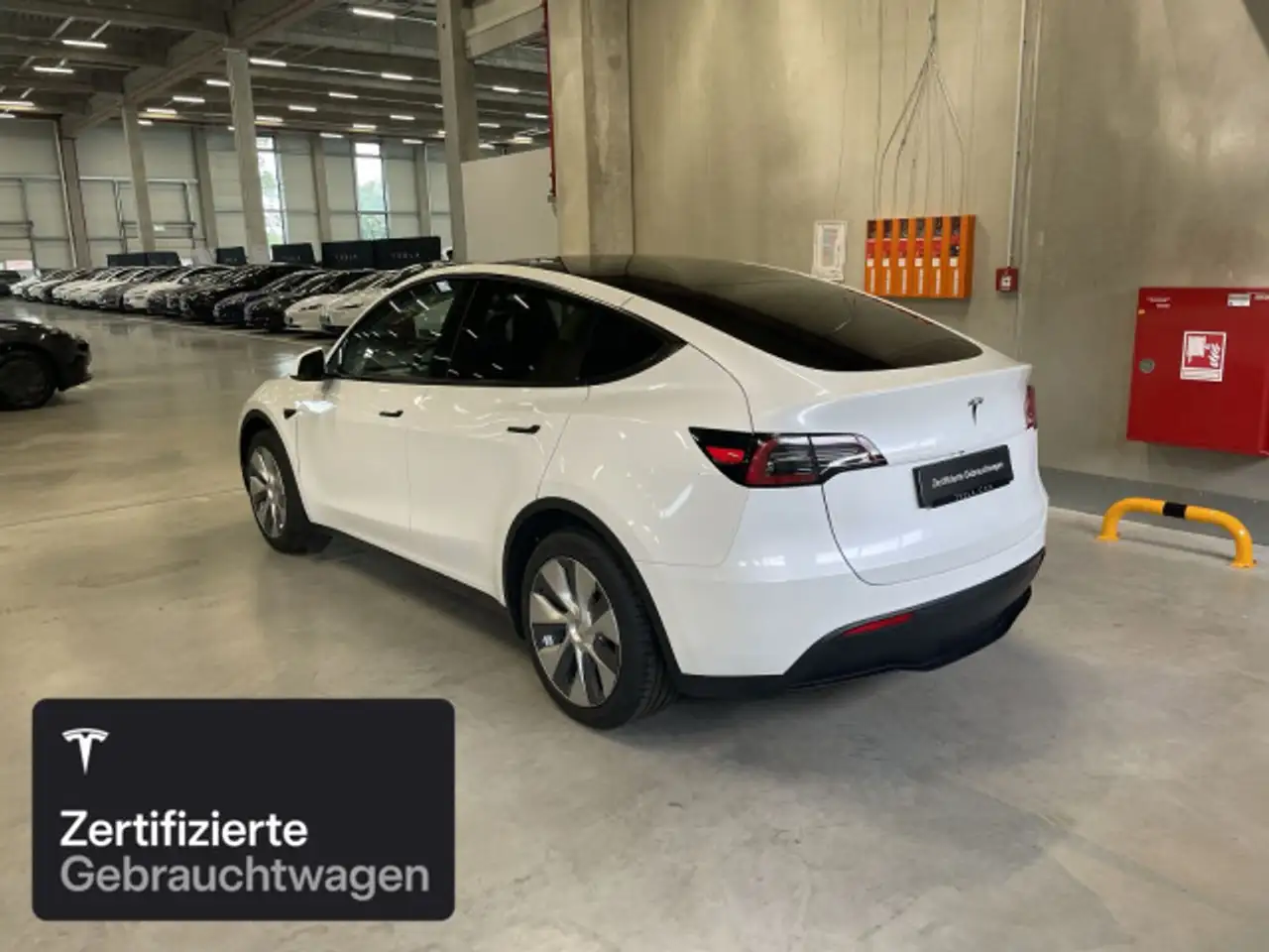 2023 Tesla Model Y Rear-Wheel Drive, photograph 5