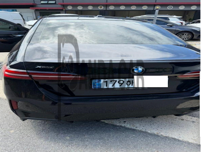 2025 BMW 530i xDrive, photograph 2