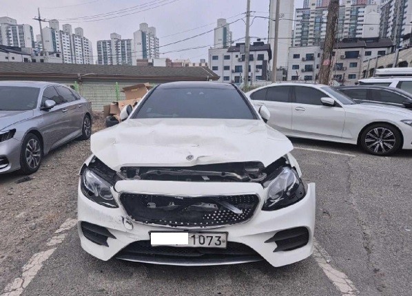 2020 Mercedes-Benz Benz E220 d Coupe, photograph 4