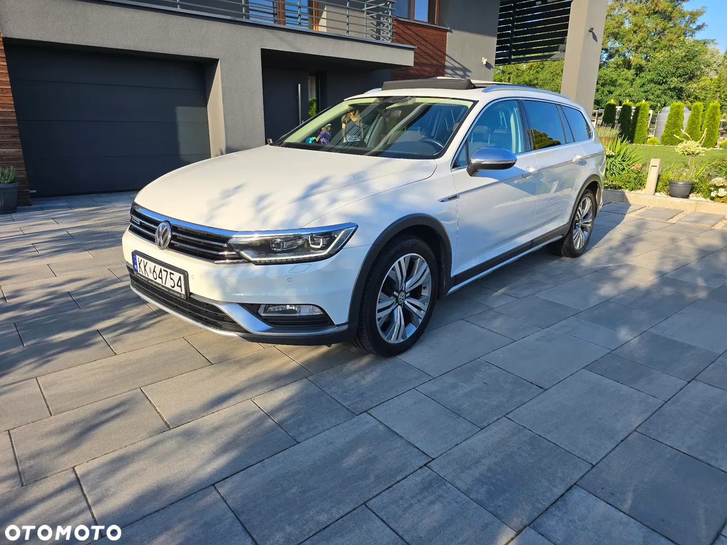 2017 Volkswagen Passat Alltrack, photograph 1