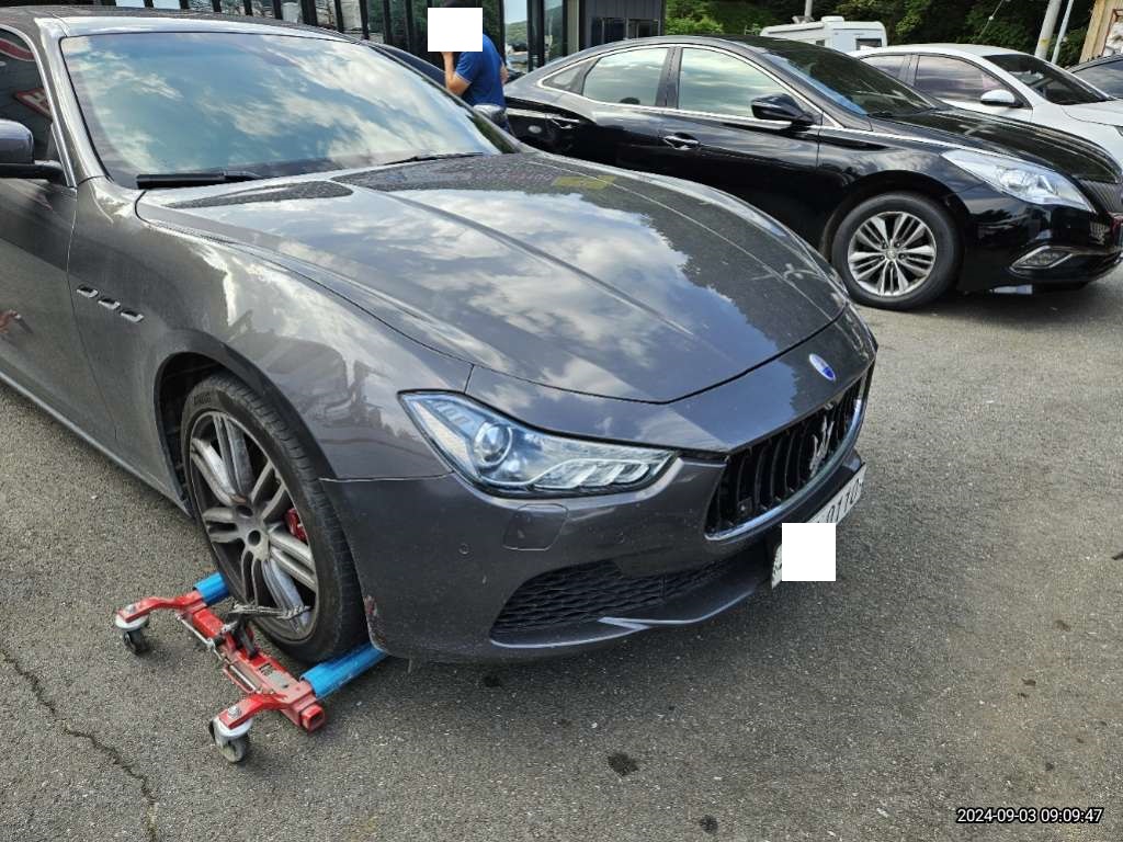 2016 Maserati Ghibli S Q4, photograph 2