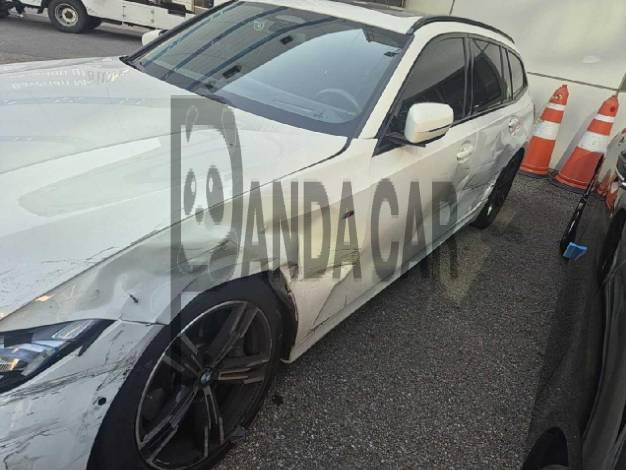 2024 BMW 320i Touring, photograph 2