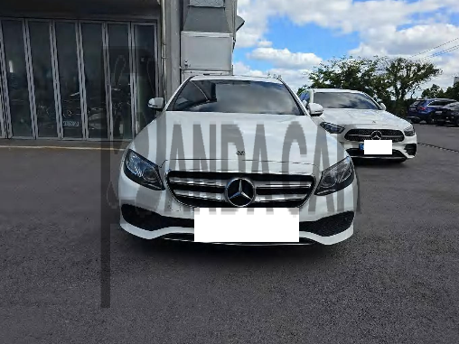 2018 Mercedes-Benz E300 4Matic, photograph 3